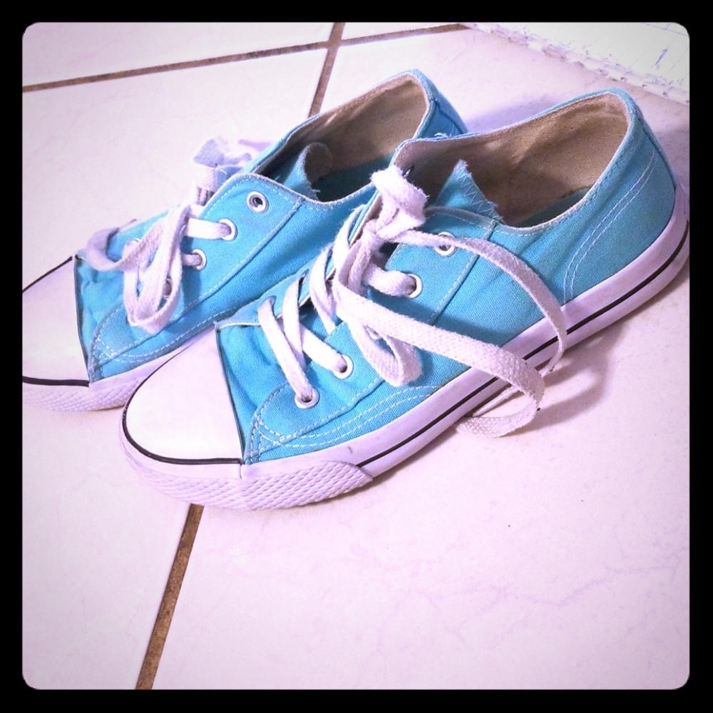 Teal blue airwalk tennis shoes size 6 in girls